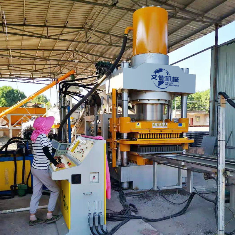 靜壓磚機(jī)是什么？設(shè)備優(yōu)勢(shì)有哪些